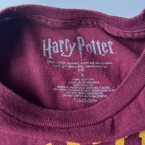 Harry Potter Gryffindor Quidditch Short Sleeve Tee in Maroon Yellow Size S - Picture 6 of 6